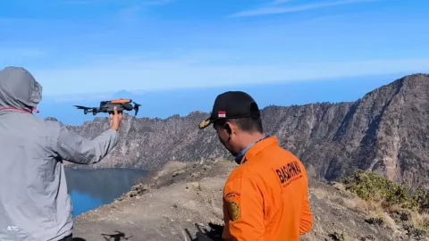 Cari Pendaki Hilang di Gunung Rinjani, Tim SAR Gunakan Drone - GenPI.co