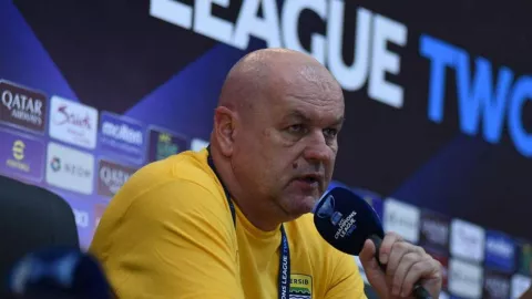 Bojan Hodak Buka Suara soal Kartu Merah Dimas Drajad di Laga Persib vs Lion City - GenPI.co