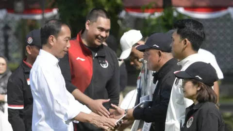 Menpora Dito Dampingi Presiden Jokowi Serahkan Bonus Atlet Olimpiade 2024 Paris - GenPI.co