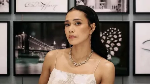 Bintangi Film HITBK, Adinia Wirasti Balik ke Zaman 90-an - GenPI.co