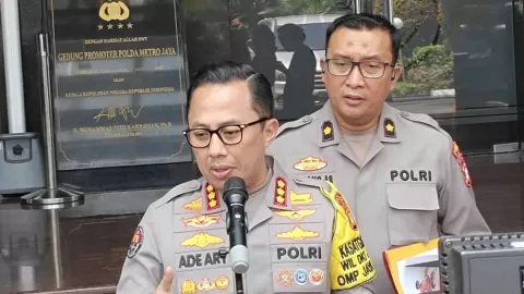 Polisi: 18 Orang Jadi Tersangka Kasus Judi Online yang Libatkan Oknum Komdigi - GenPI.co