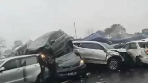 Astaga! Kecelakaan Beruntun di Tol Cipularang, Ini Penyebabnya - GenPI.co