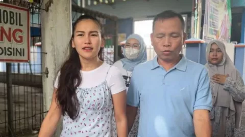 Larang Ayah Masuk Politik, Ayu Ting Ting: Sudah Tua, Nggak Usah Banyak Gaya - GenPI.co