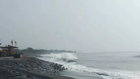 Gelombang Laut di Perairan Bali Setinggi 2,5 Meter, BMKG Keluarkan Peringatan Dini - GenPI.co