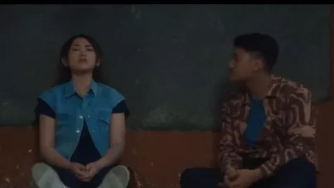 Review Film Indonesia: Ambyar Mak Byar Angkat Kisah Cinta Beda Kasta - GenPI.co