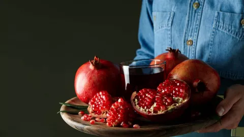 Mengenal Manfaat Delima, Si Buah Merah Kaya Antioksidan - GenPI.co