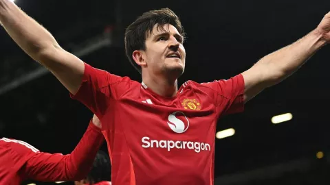 Harry Maguire: Semua Pemain Manchester United Percaya Ruben Amorim - GenPI.co