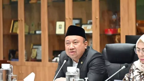 Isu Mendiktisaintek Satryo Diganti, DPR RI: Menteri Baru Harus Lebih Hebat - GenPI.co