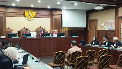 Hakim Tolak Nota Keberatan eks Pejabat MA Zarof Ricar, Sidang Kasus Suap Dilanjutkan - GenPI.co