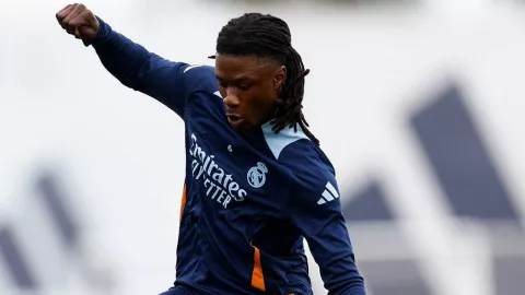 Bukan Striker, Manchester United Malah Incar Eduardo Camavinga dari Real Madrid - GenPI.co