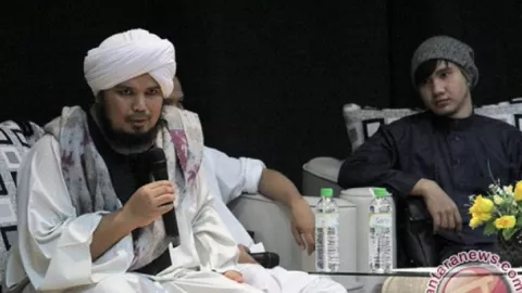 Mualafkan Banyak Pesohor, Ustaz Derry Sulaiman Bantah Lakukan Islamisasi - GenPI.co