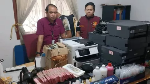 Polri Gerebek Pabrik Uang Palsu di Bogor, 5 Pelaku Ditangkap - GenPI.co