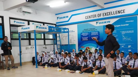Kolaborasi dengan SMKN 29 Jakarta, Daikin Ungkap Pentingnya K3LH - GenPI.co