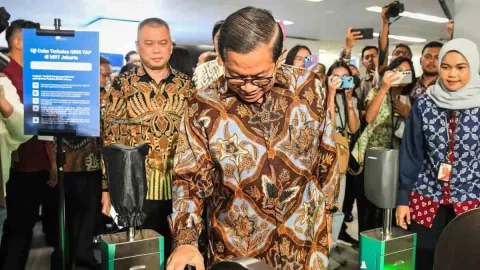 Pramono Anung Janji Ikuti Aturan Naik Transportasi Umum Setiap Rabu - GenPI.co