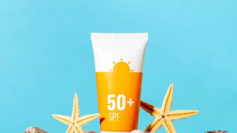 3 Sunscreen Andalan yang Patut Dicoba, Bye Kulit Terbakar - GenPI.co