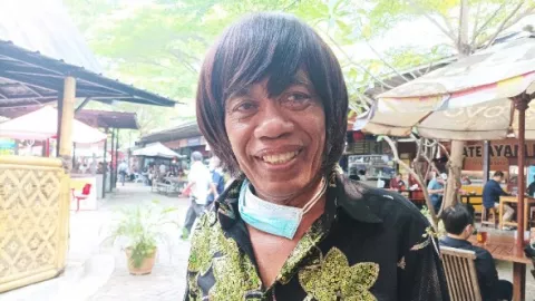 Pak Tarno Masih Jualan Mainan Setelah Sakit Stroke, Makin Laris - GenPI.co