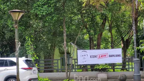 Bermunculan Spanduk Protes, Disebut Imbas dari Program Dedi Mulyadi - GenPI.co