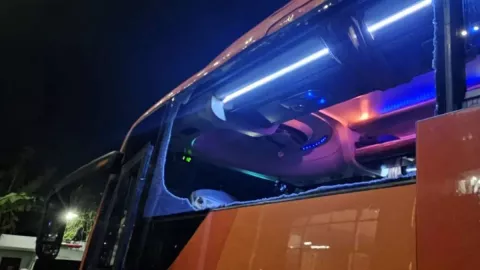 Bus Persik Kediri Dilempari Batu Setelah Kalahkan Arema, Manajemen Akan Lapor Polisi - GenPI.co