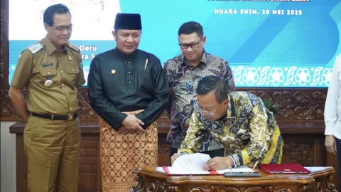 Gubernur Herman Deru Dorong Percepatan Pembangunan Jalan Khusus Batu Bara dan 5 Flyover di Muara Enim - GenPI.co