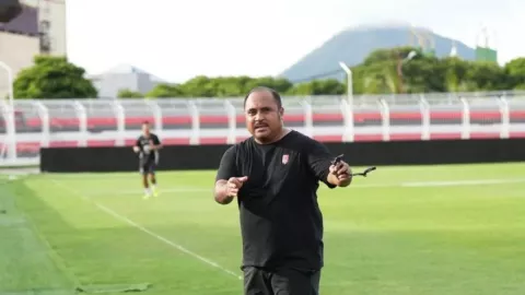Malut United Dikabarkan Depak Imran Nahumarury, Ini Respons Manajemen - GenPI.co