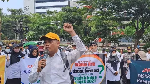 Kantor Ahmad Luthfi Digeruduk Ratusan Guru Swasta, Tuntut Nasib Jadi PPPK - GenPI.co