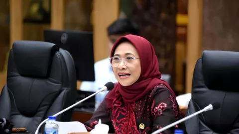 DPR RI Sebut Pelaksanaan Putusan MK soal Pendidikan Gratis Bisa Bertahap - GenPI.co