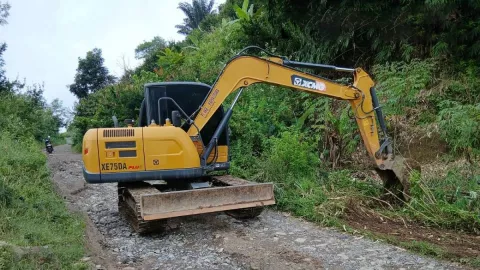 Sambut Hari Lahir Pancasila, PLN Perbaiki Jalan Rusak di Sekitar Proyek PLTA UCPS - GenPI.co