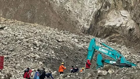 Polisi Selidiki Longsor Gunung Kuda yang Tewaskan 14 Orang, Ada Dugaan Kelalaian - GenPI.co