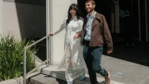 Stephanie Poetri Menikah, Baju Pengantinnya Unik Banget - GenPI.co