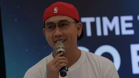 Denny Sumargo Pilih TV Jumbo TCL untuk Main Game, Kualitasnya Istimewa - GenPI.co