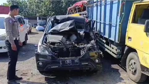 Innova Tabrak Truk di Tol Jomo, 3 Orang Meninggal - GenPI.co