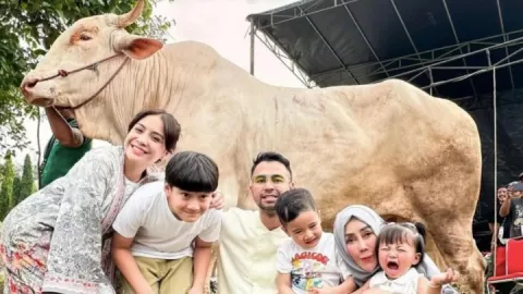 Kurban Puluhan Hewan, Raffi Ahmad: Supaya Dosa-Dosa Diampuni - GenPI.co