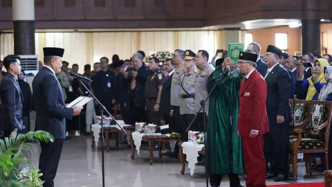 Sumpah Jabatan Rektor UPI Pakai Bahasa Inggris Bikin Cucun Kecewa, Pilih Walk Out - GenPI.co