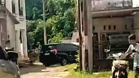 KPK Geledah Rumah Warga OKU, Bawa Dokumen dan Foto Proyek Suap serta Seorang Wanita - GenPI.co