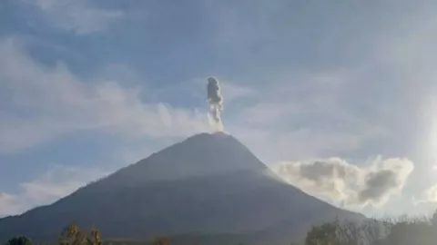 Status Gunung Ile Lewotolok Naik ke Siaga, Warga Diminta Waspada - GenPI.co