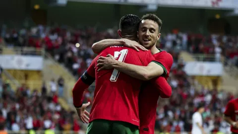 Cristiano Ronaldo Absen di Pemakaman Diogo Jota karena Tak Ingin Jadi Sorotan - GenPI.co