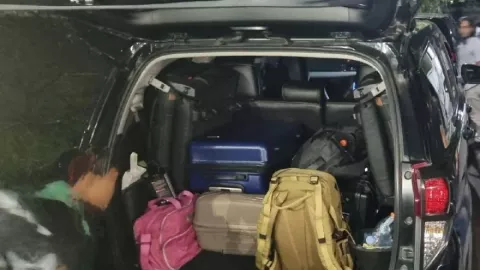 KPK Sisir Rumah & Kantor Dinas PUPR Mandailing Natal Bawa 3 Koper, Apa Isinya? - GenPI.co