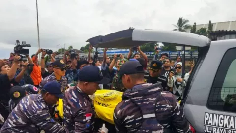 Jenazah Korban KMP Tunu Kembali Ditemukan, SAR Perluas Area Pencarian hingga 30 Mil - GenPI.co