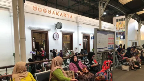 Tiket KA Jarak Jauh Bisa Dipesan H-30 Menit, Ini Syaratnya - GenPI.co