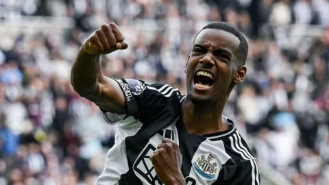 Alexander Isak Merapat, Liverpool Siap Pecahkan Rekor Transfer Liga Inggris - GenPI.co