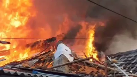 Kebakaran di Tebet Tewaskan 4 Anak, Diduga Akibat Korsleting Listrik - GenPI.co