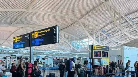 6 Penerbangan Delay dan 1 Ditunda di Bali akibat Erupsi Gunung Lewotobi Laki-Laki - GenPI.co