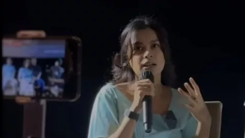 Eva Celia: Anak Pertama Cinta Keluarga, Tetapi Tidak Tahu Cara Menyampaikan - GenPI.co
