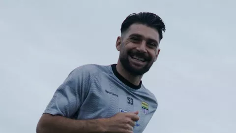 Frans Putros Ketagihan Main di Depan Bobotoh Jelang Liga Champions Asia 2 - GenPI.co