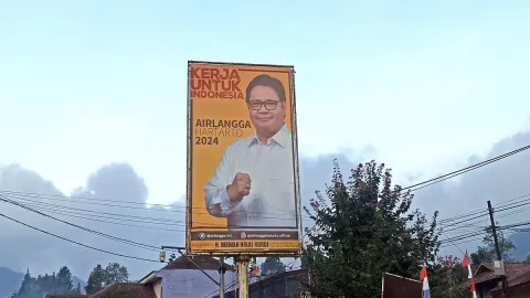 Soal Sorotan Baliho Airlangga Hartarto, Golkar Beri Respons Tegas - GenPI.co