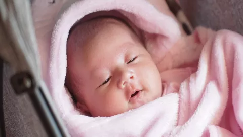 5 Hal Wajib Merawat Kulit Bayi Akibat Pemakaian Bedak, Simak Mom! - GenPI.co