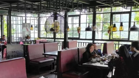 Resto di Bogor Tawarkan Keindahan Perdesaan Eropa, Keren Banget! - GenPI.co