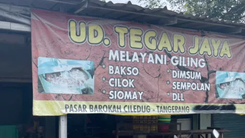 Penggilingan Daging di Pasar Lembang Khawatir Bahan Bakar Naik - GenPI.co