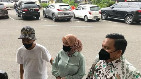 Ayu Aulia Tak Peduli Diklaim Cari Sensasi Gegara Buka Tutup Hijab - GenPI.co