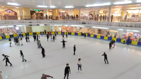 Yuk Menjajal Tempat Main Ice Skating di Jakarta, Seru Banget! - GenPI.co
